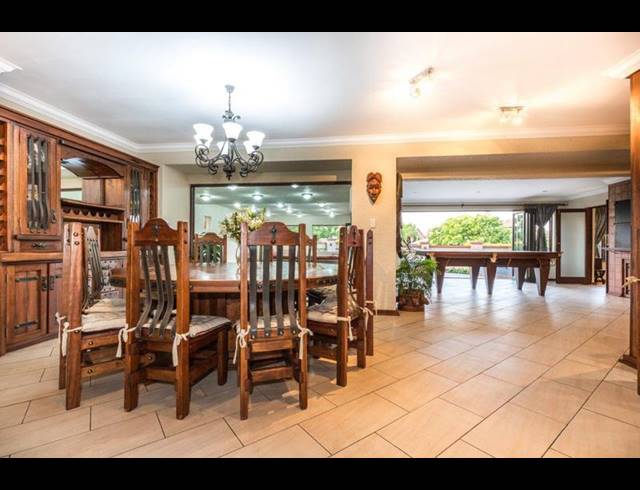 6 BEDROOM HOUSE FOR SALE IN MIDSTREAM ESTATE